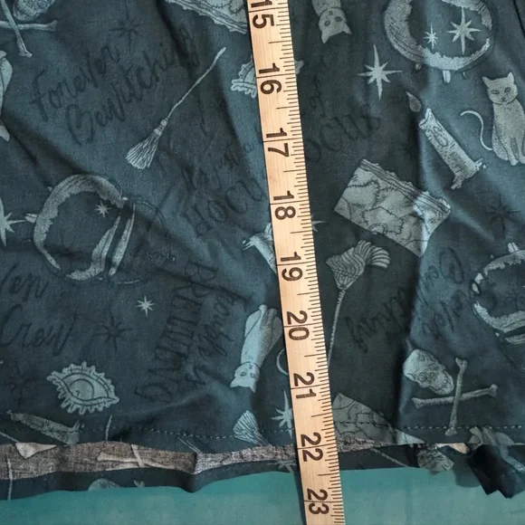 New Torrid Size 1 (14/16) Disney Hocus Pocus Mini Challis Button Front Skirt NWT - Picture 11 of 14